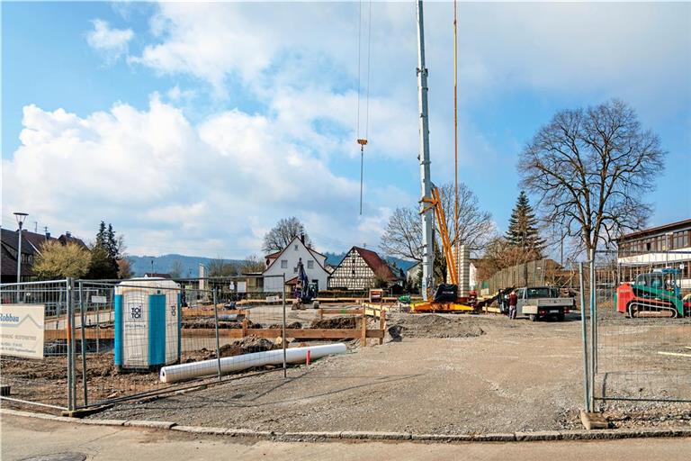In Fornsbach entsteht ein Wohnkomplex für Seniorinnen und Senioren. Dies ist eines der aktuellen Bauprojekte. Foto: Stefan Bossow