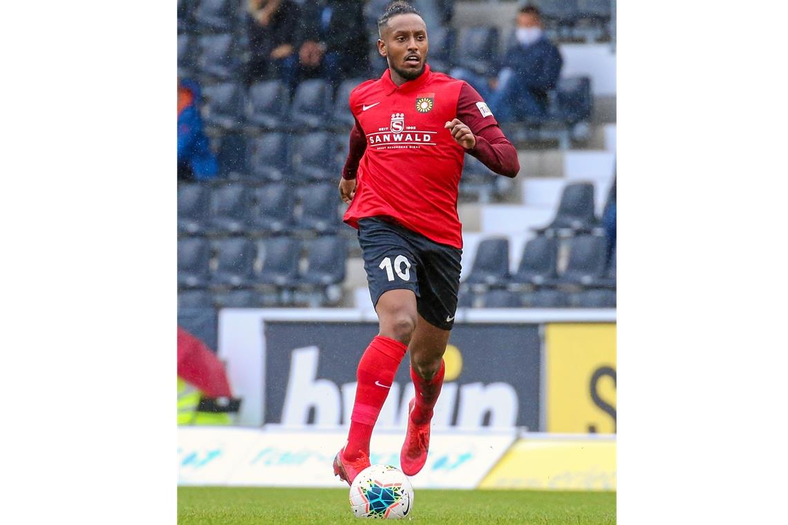 In Frankfurt geboren, in der alten Heimat aber für Aspach am Ball: Joel Gerezgiher. Foto: A. Becher