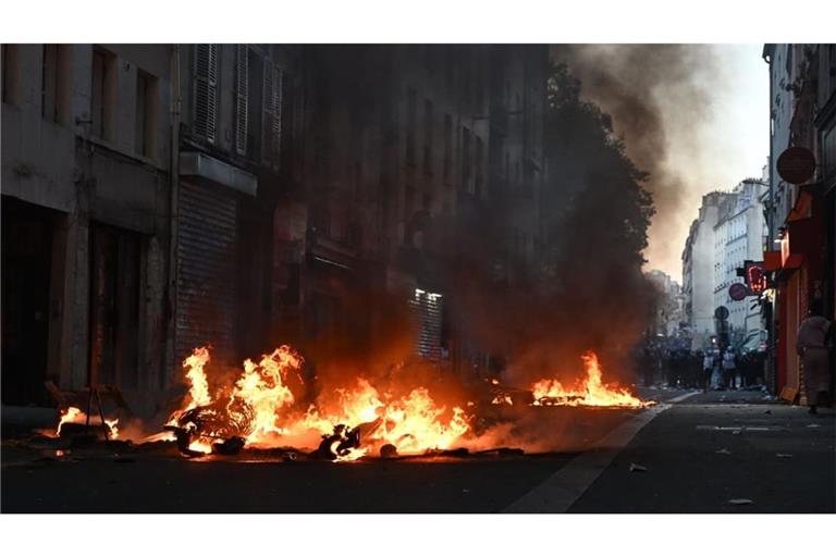 In Frankreich ist es zu heftigen Ausschreitungen gekommen.