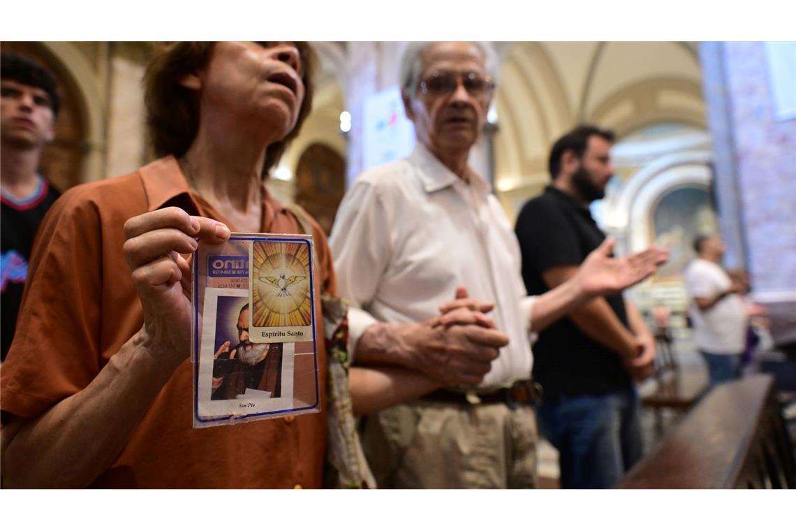 Bangen um Papst Franziskus - Beginnende Niereninsuffizienz In Franziskus' Heimat Argentinien beten Gläubige für seine Genesung.