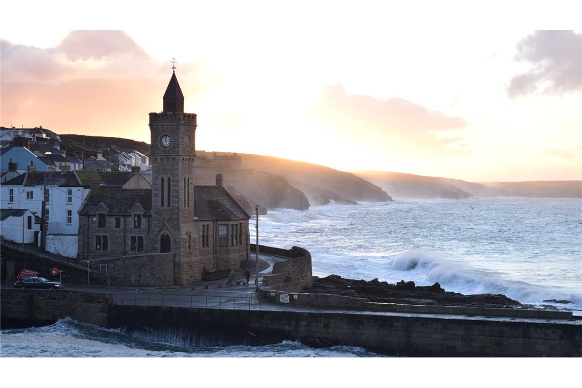 In Großbritannien tobt "Goretti" ebenso. Wie hier an der Küste von Cornwall.