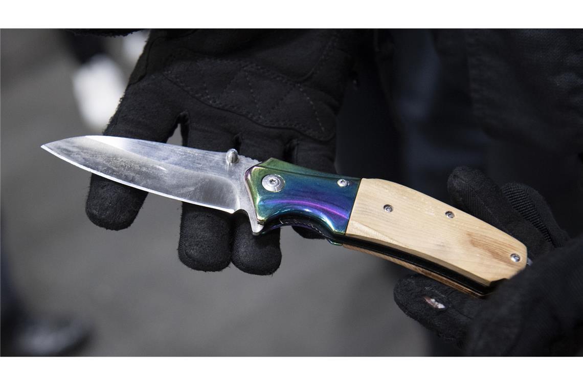 Festnahme nach Messerattacke auf Rollstuhlfahrerin In Hamburg ist es vor Kurzem zu einem Messerangriff gekommen (Symbolbild).