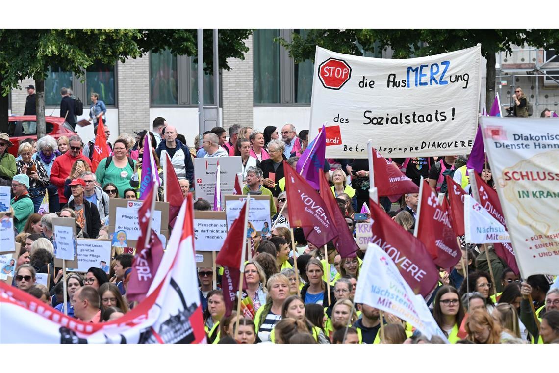 Spardruck bei Kassengaben wächst - Weiter Proteste