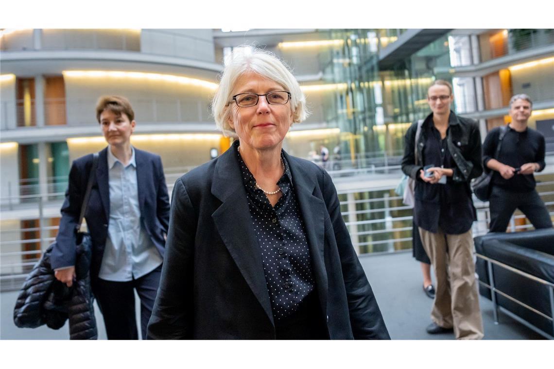 Opposition: Nach Sudhof-Auftritt mehr offene Fragen In ihrem Bericht machte Ermittlerin Sudhof Kritik an der Beschaffung deutlich.