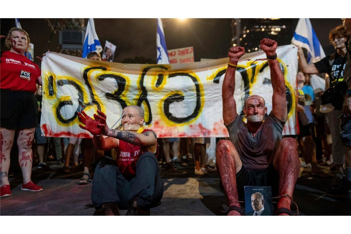 Nach Leichen-Fund einer Geisel in Gaza: auch Sohn tot In Israel gibt es immer wieder Demonstrationen für die Freilassung der noch im Gazastreifen festgehaltenen Geiseln. (Archivbild)