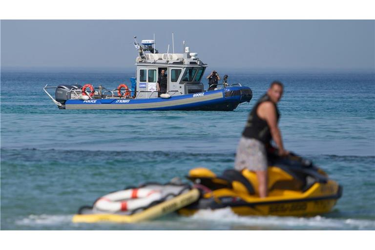 In Israel wird nach Berichten über einen Hai-Angriff ein Mann vermisst.
