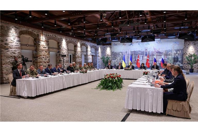 In Istanbul haben erstmals seit drei Jahren ukrainische und russische Vertreter direkte Gespräche über den Ukraine-Krieg geführt.