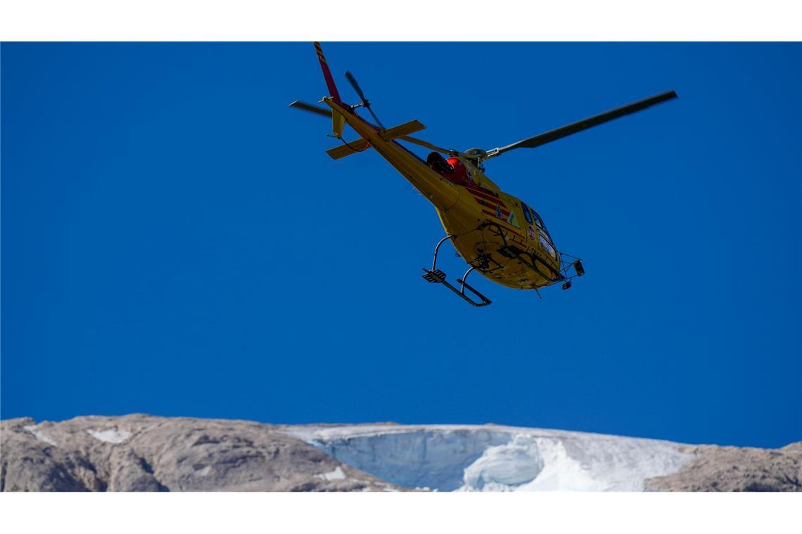 In Italien liegt in den Alpen noch nicht viel Schnee - jetzt wurde Schnee mit einem Hubschrauber eingeflogen. (Archivbild)