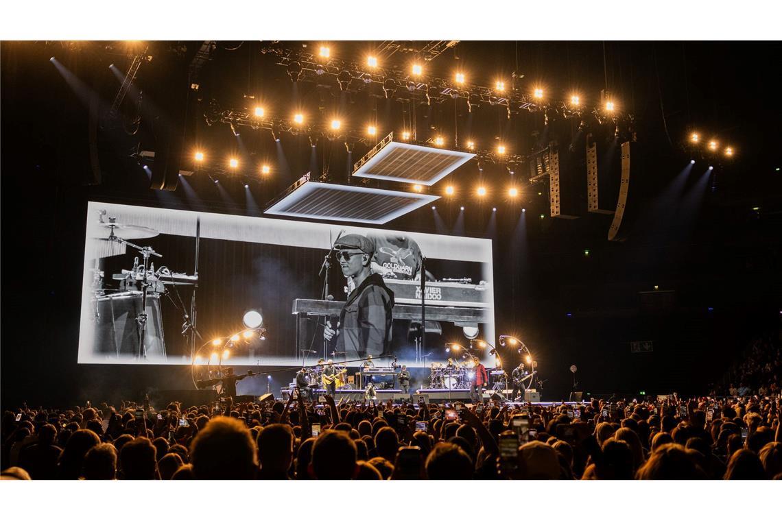 Umstritten, aber zurück: Xavier Naidoo startet seine Tour