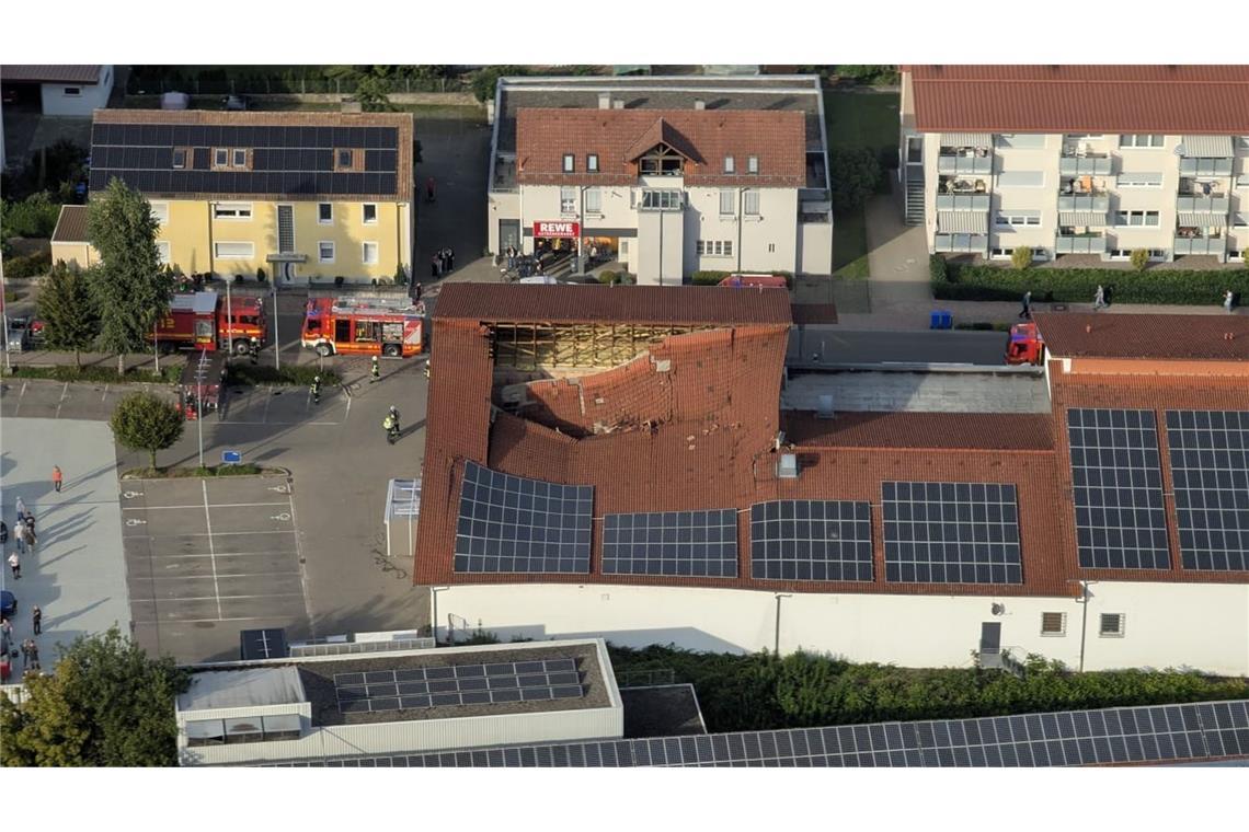 In Lauchringen war das Dach eines Supermarktes eingestürzt.