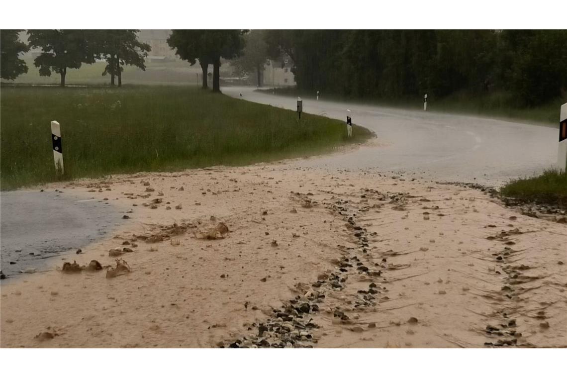 Unwetter über Deutschland - Schwerpunkt in der Südost-Hälfte In manchen Regionen Deutschlands gab es starken Regen und Sturmböen.
