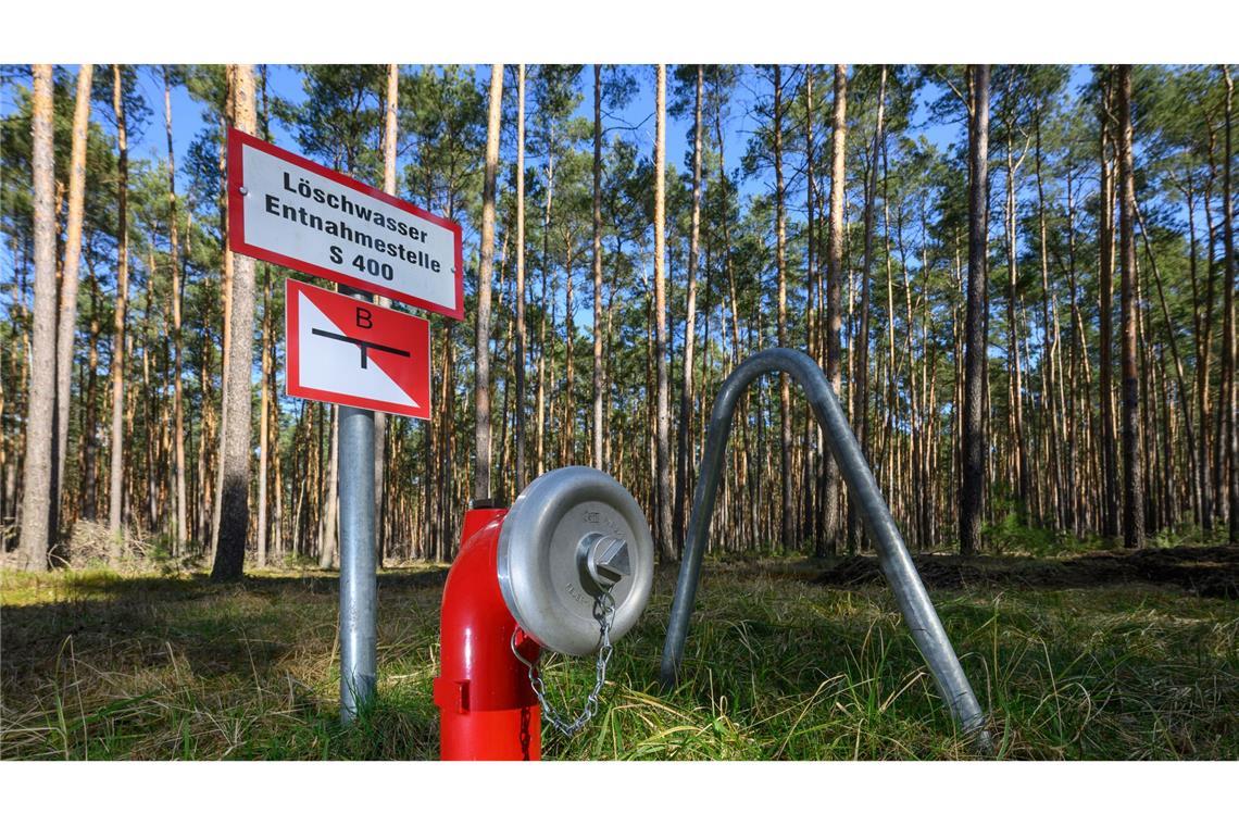 "Nicht im Wald rauchen" - Gefahr von Waldbränden ist hoch In manchen Wäldern gibt es direkt vor Ort Löschwasser-Entnahmestellen.