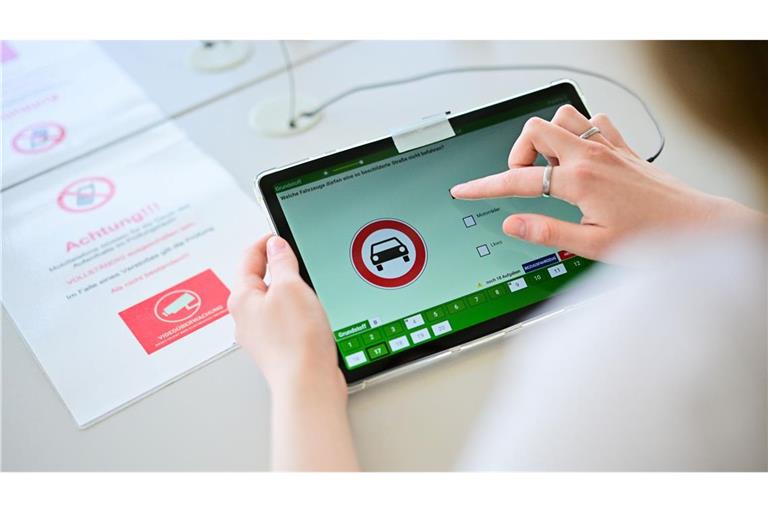 In mehr als jedem dritten Fall kamen Gadgets wie etwa Mini-Kameras oder kleine Ohrhörer zum Einsatz. (Symbolbild)