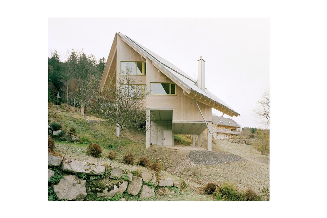 8 der interessantesten Schlafzimmer in Stuttgart und der Region In Menzenschwand im Schwarzwald befindet sich das mit dem „Großen Hugo“ des BDA ausgezeichnete Wohnhaus, das die Stuttgarter Architekten Sonja Nagel und Jan Theissen entworfen haben. Waldgrün . . .
