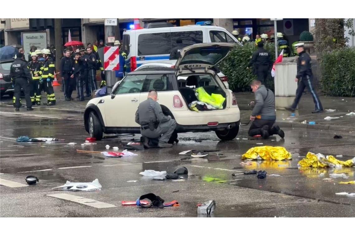 24-jähriger Afghane fährt in Menschengruppe – auch Kinder verletzt In München ist ein Auto in eine Menschenmenge gefahren.