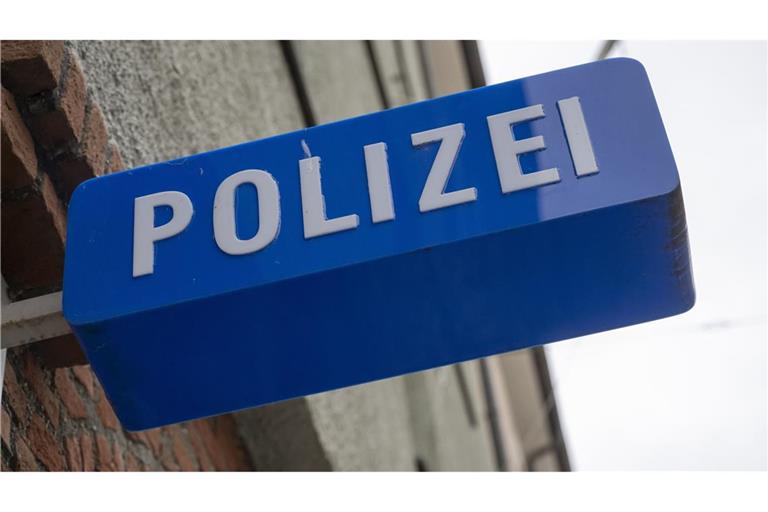 In München soll ein junger Mann vor einem Münchner Lokal ein Samurai-Schwert gezogen haben. Er wurde in eine psychiatrische Klinik eingewiesen (Symbolfoto).
