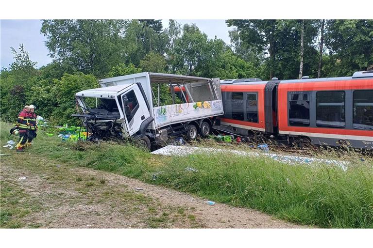 In Niederbayern ist es zu einem schweren Zugunfall gekommen.
