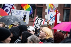 In Nordrhein-Westfalen gab es schon am Sonntag vehementen Protest gegen Auftritte des Thüringer AfD-Landeschefs Björn Höcke.