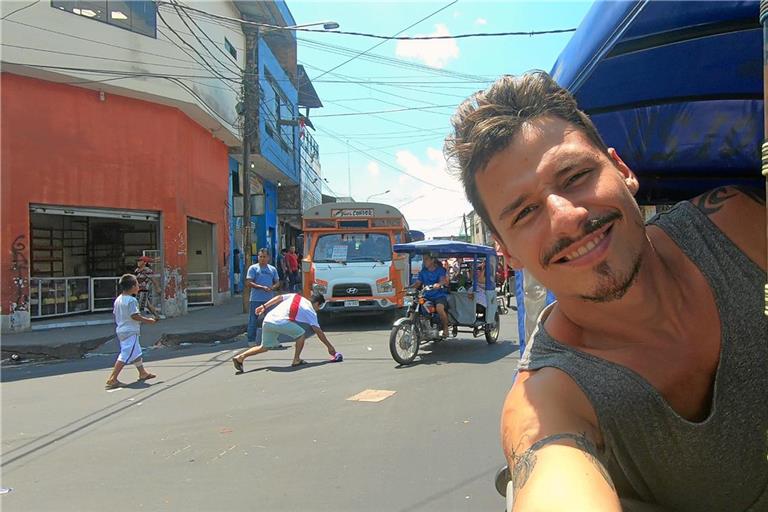 In öffentlichen Verkehrsmitteln, wie hier in Ikquitos am Amazonas, kam Marc Deriu leicht in Kontakt mit Einheimischen. Fotos: Marc Deriu