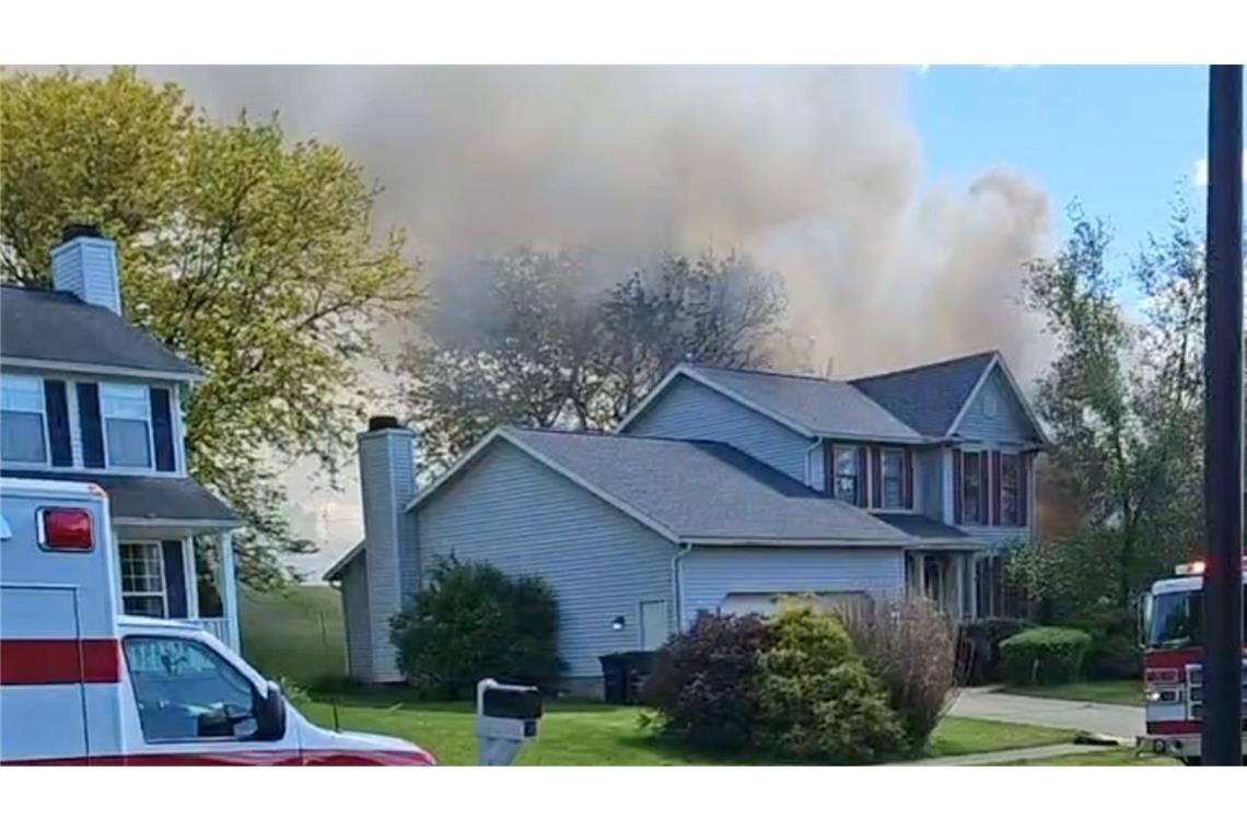 In Ohio ist ein Flugzeug über einem Wohnhaus abgestürzt. Zwei Menschen starben.