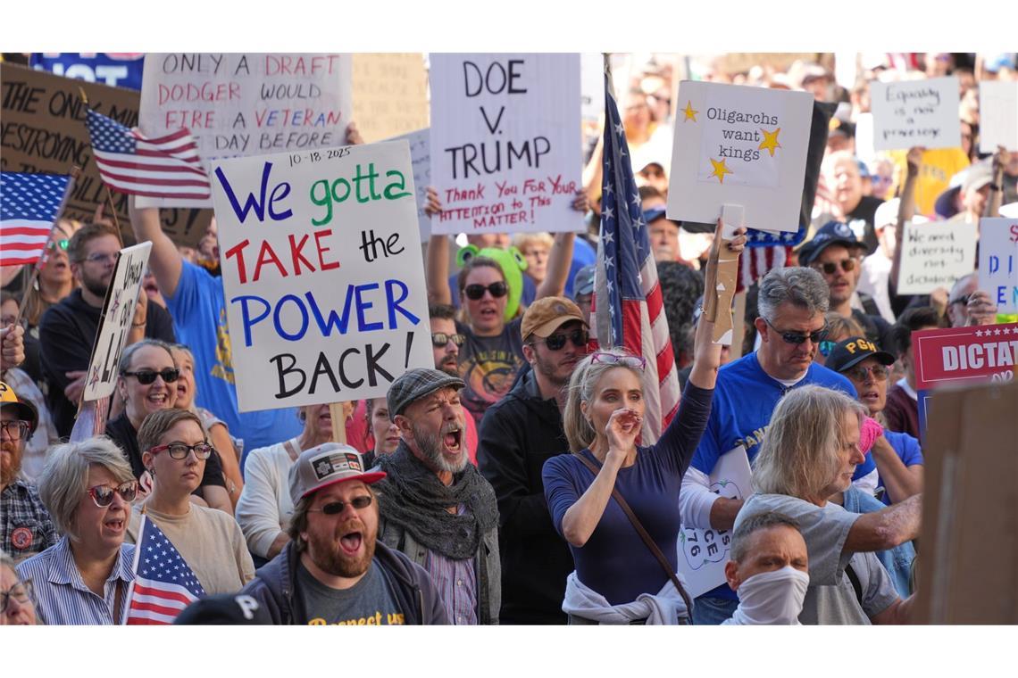 "No Kings": Massenproteste gegen Trump in den USA