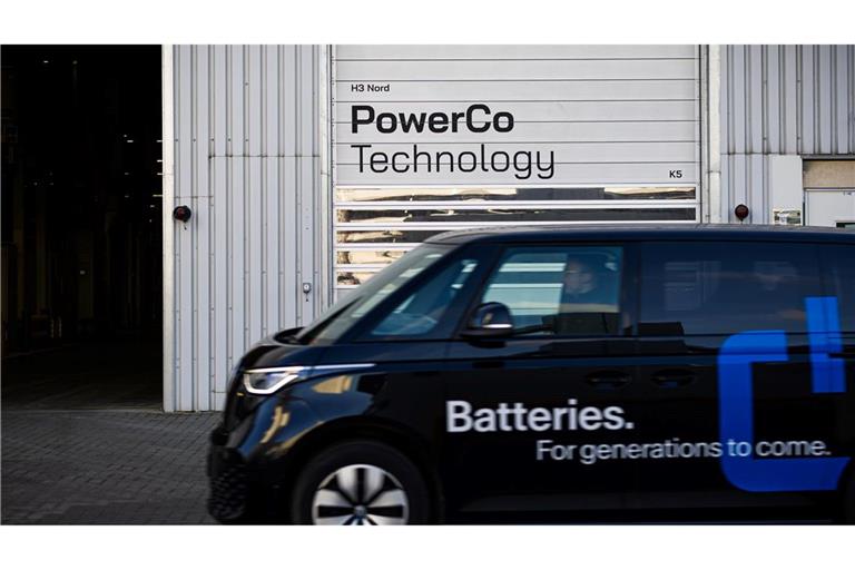 In Salzgitter ist im ersten Werk der Batterietochter PowerCo offiziell die Produktion angelaufen.