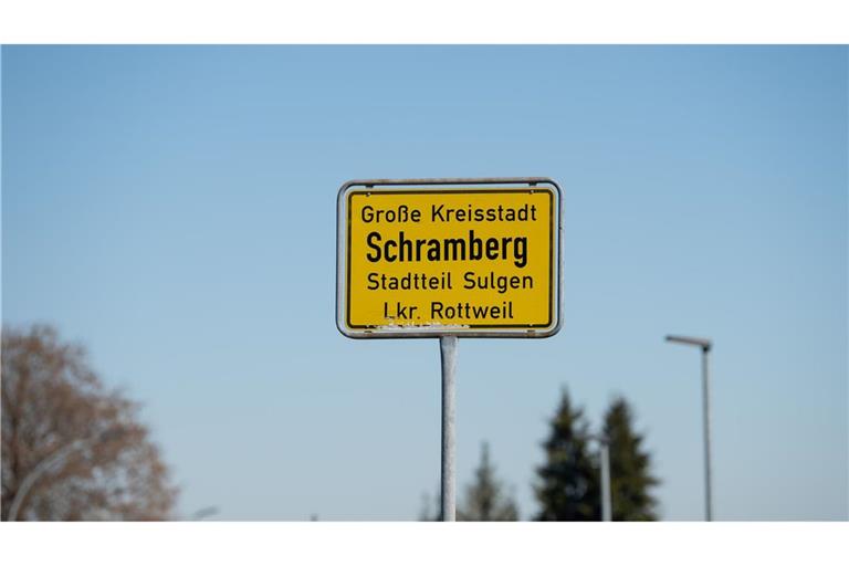 In Schramberg wurde eine Leiche auf einem Grundstück in einem Wohngebiet gefunden.