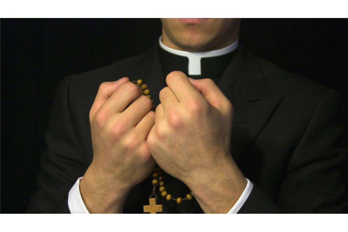 In Schwaben soll ein Mann einen Priester mit Nacktfotos des Geistlichen erpresst haben (Symbolfoto).