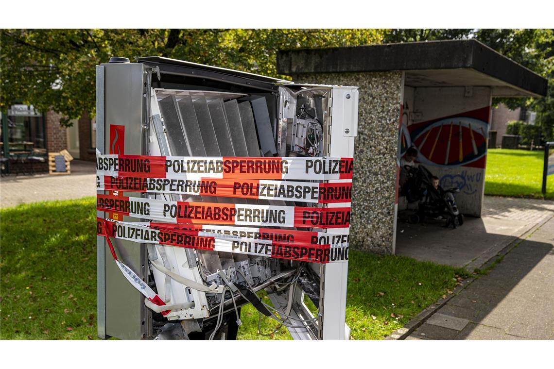 Zigarettenautomat mit Sprengkörper aufgesprengt In Schwäbisch Hall wurde ein Zigarettenautomat von einem bislang unbekannten Täter gesprengt (Symbolfoto).