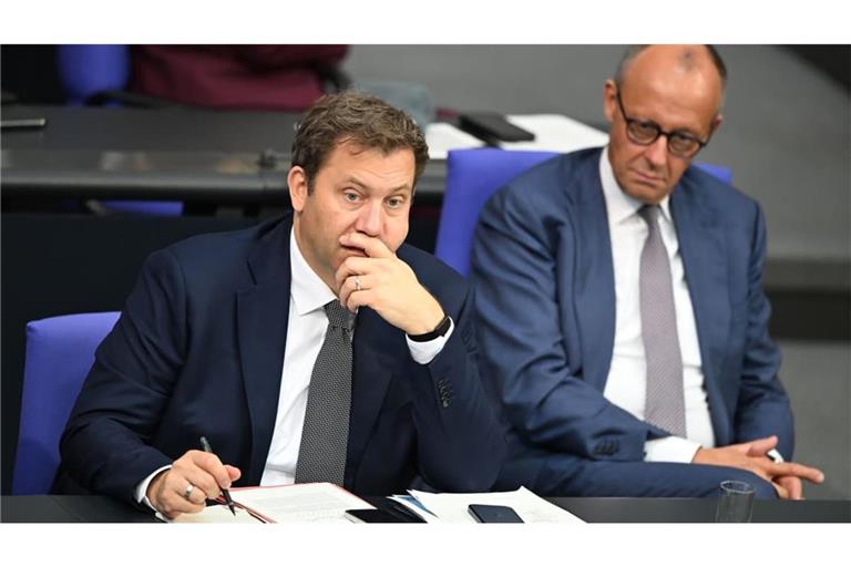 In schwierigen Zeiten: Finanzminister Lars Klingbeil (SPD, l.) und Kanzler Friedrich Merz (CDU).