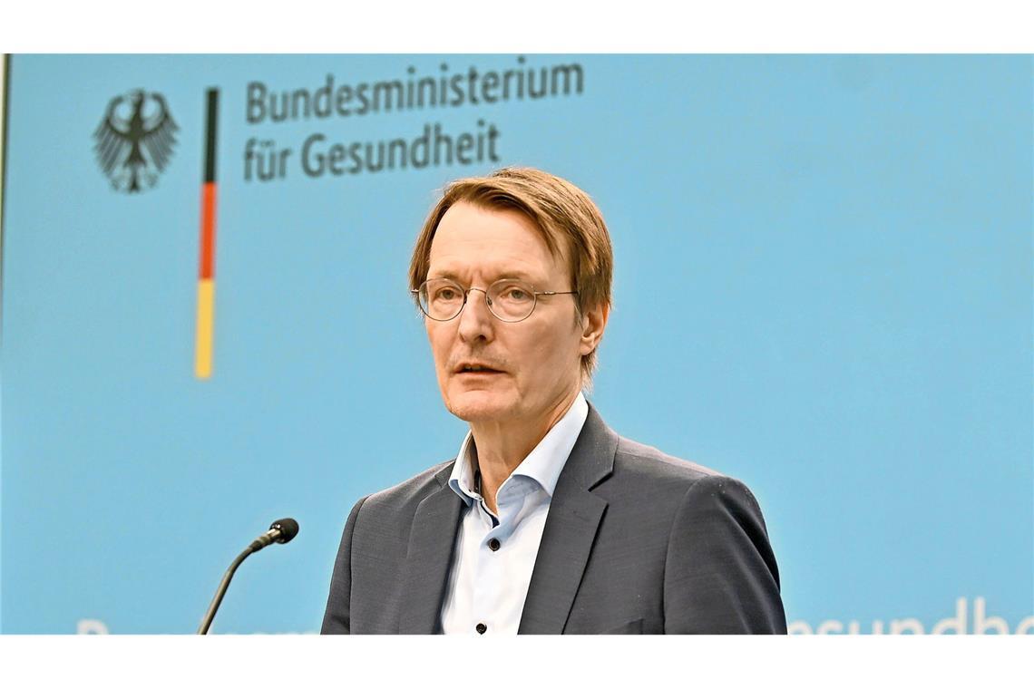In seiner neuen beruflichen Rolle muss sich der ehemalige Gesundheitsminister <b>Karl Lauterbach</b> nicht mehr vorrangig mit der Corona-Pandemie beschäftigen. Stattdessen konzentriert sich der Mediziner nun auf sein Amt als Vorsitzender des Ausschusses für Forschung, Technologie, Raumfahrt und Technikfolgenabschätzung im Bundestag. Zu seinen Aufgaben gehören unter anderem die Förderung des Forschungsstandorts, der Hochschul- und Berufsausbildung sowie von Einzelpersonen, beispielsweise durch das BAföG.