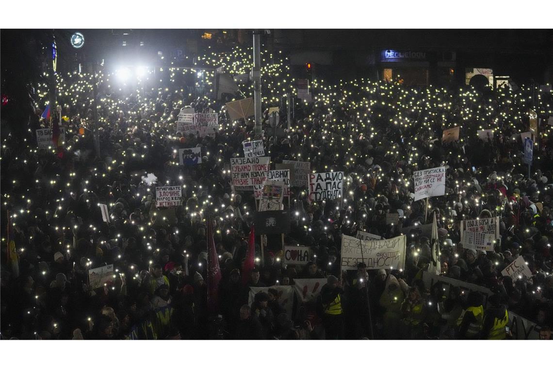 Massive Studentenproteste in Serbien – Angst vor Eskalation In Serbien kommt es zu massiven Protesten.