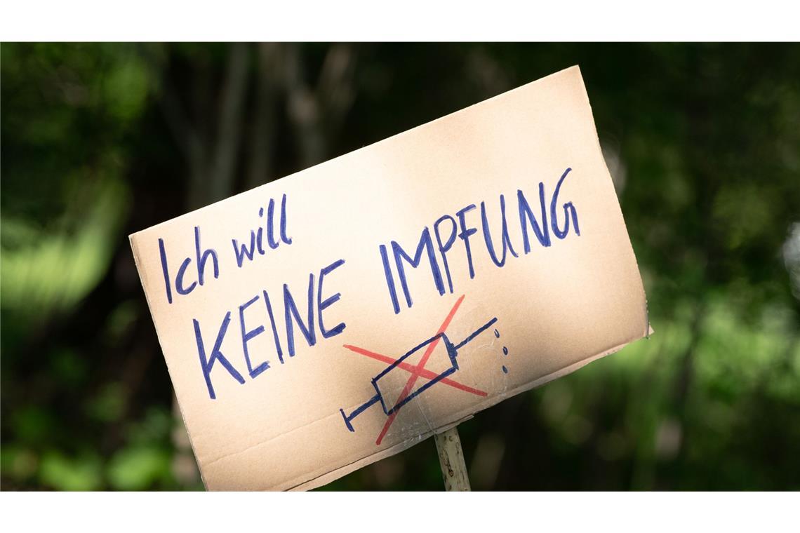 In sozialen Netzwerken wird vor angeblichem „Turbokrebs“ durch Impfen gewarnt. (Symbolbild)