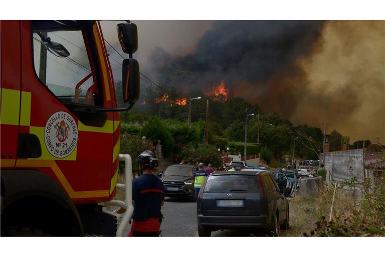 In Spanien gebe es derzeit insgesamt 14 größere aktive Feuer, sagte die Ministerin für Ökologischen Wandel, Sara Aagesen.