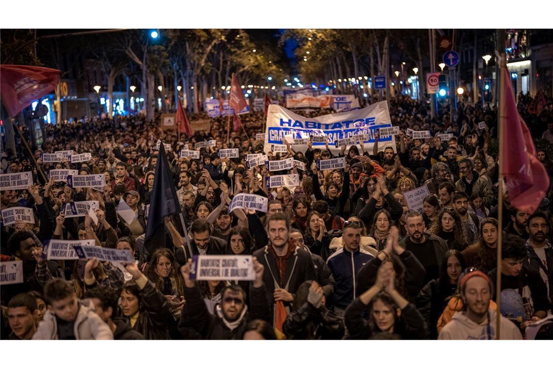 Zehntausende demonstrieren in Barcelona gegen hohe Mieten In Städten wie Barcelona sind auch Touristenunterkünfte Teil des Problems.