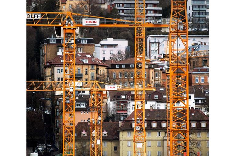 In Stuttgart müssen in den nächsten 15 Jahren für 30 000 Zugezogene Wohnungen gebaut werden. In Stuttgart müssen in den nächsten 15 Jahren für 30 000 Zugezogene Wohnungen gebaut werden.