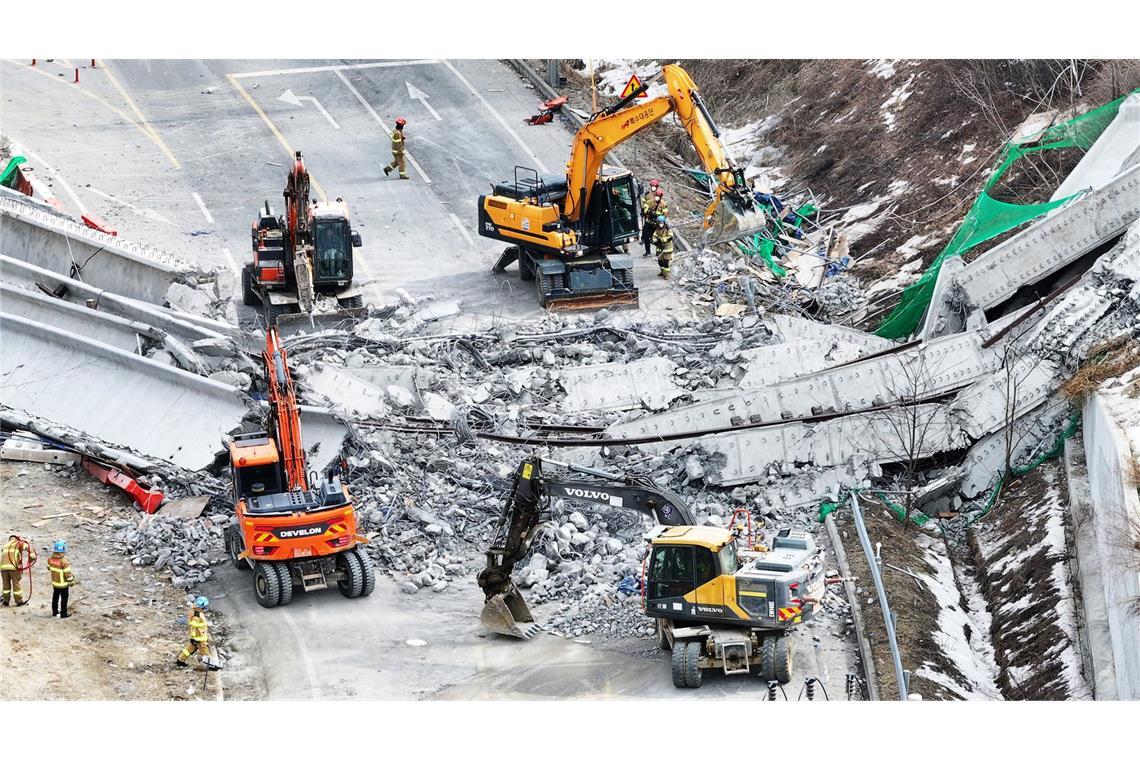 Mindestens vier Tote bei Brückeneinsturz In Südkorea sind mindestens vier Menschen beim Bau einer Brücke gestorben.