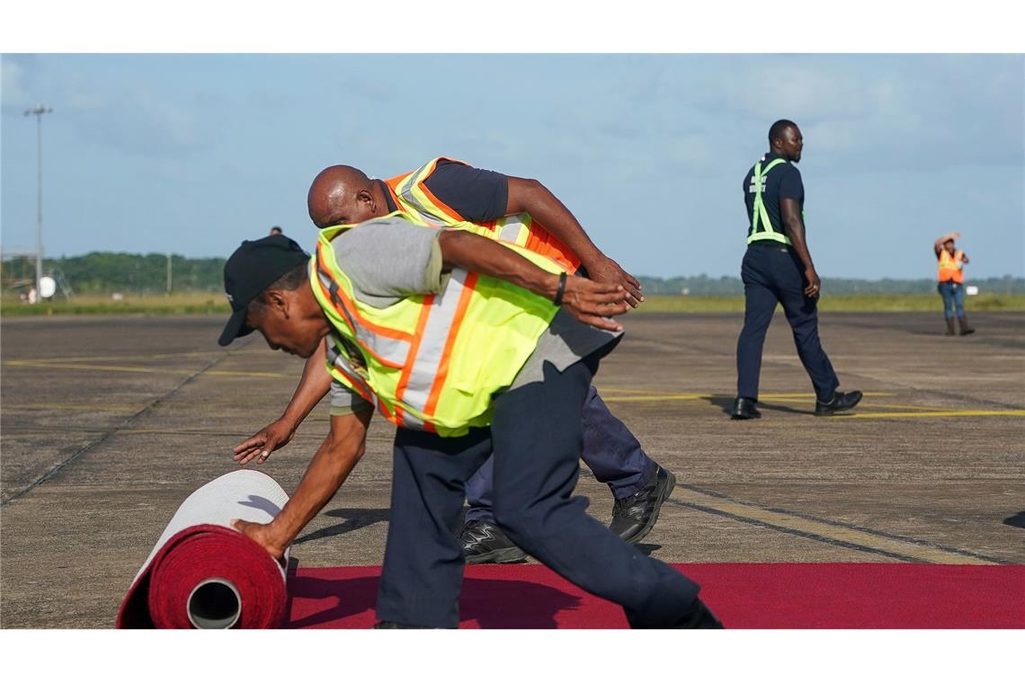 Bilder des Tages In Suriname wird für den US-Außenminister Rubio noch der Rote Teppich ausgerollt.