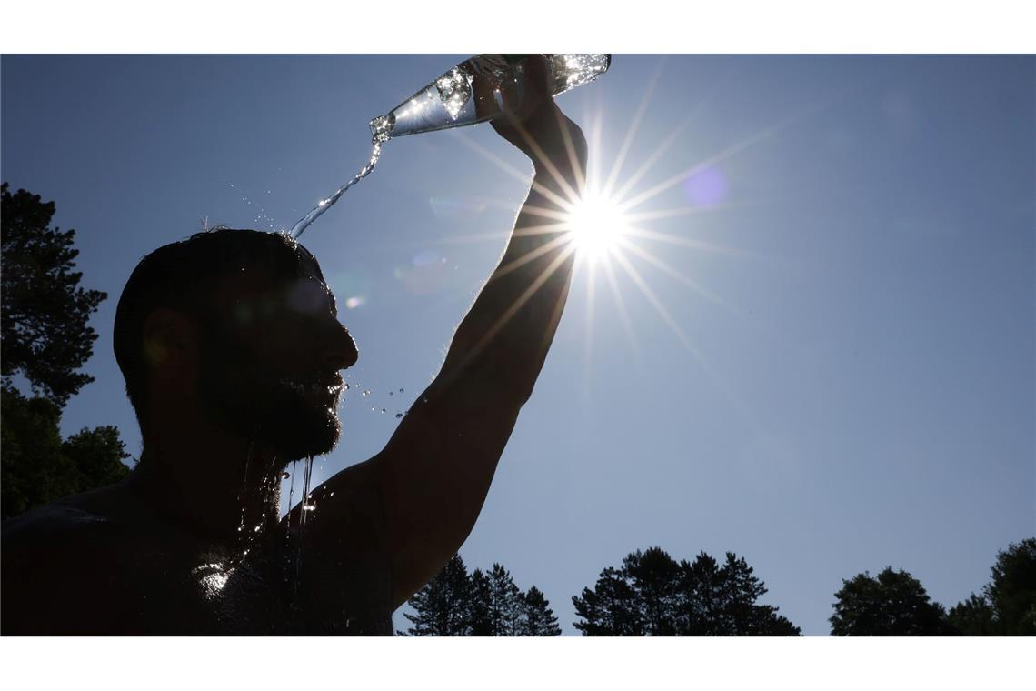 Bis zu 36 Grad am Mittwoch - Hitzewarnungen im Südwesten In Teilen von Baden-Württemberg, Hessen, Rheinland-Pfalz und dem Saarland warnt der Deutsche Wetterdienst vor der Hitze. (Archivbild)