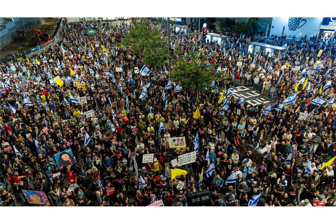 Israel macht Druck vor G20-Gipfel - Proteste in Tel Aviv In Tel Aviv demonstrierten wieder hunderte Menschen für ein Abkommen zur Geisel-Freilassung.