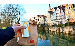 In Tübingen müssen jetzt auch  McDonald’s-Kunden die Verpackungssteuer zahlen.