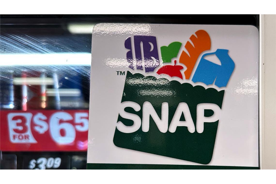 In US-Supermärkten zeigen Schilder wie dieses an, dass dort Lebensmittelmarken akzeptiert werden. (Archivbild)