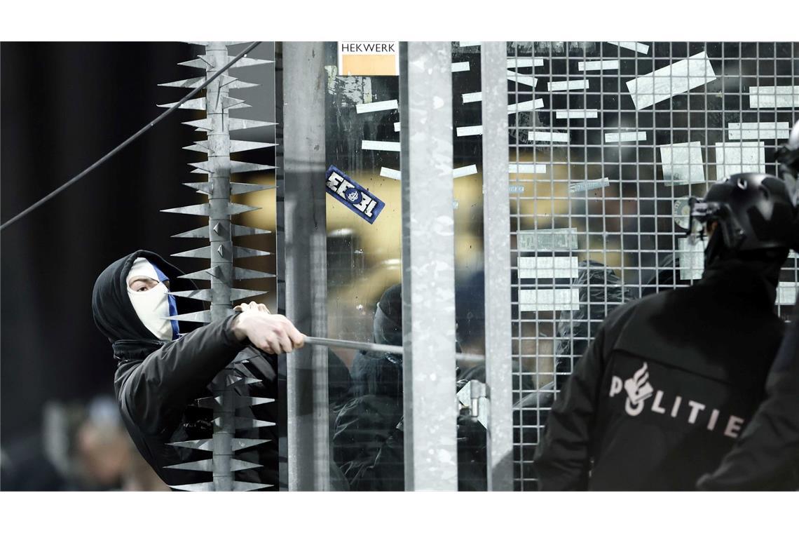 In Utrecht durfte ein Teil der Gästefans das Spiel nicht im Stadion verfolgen.