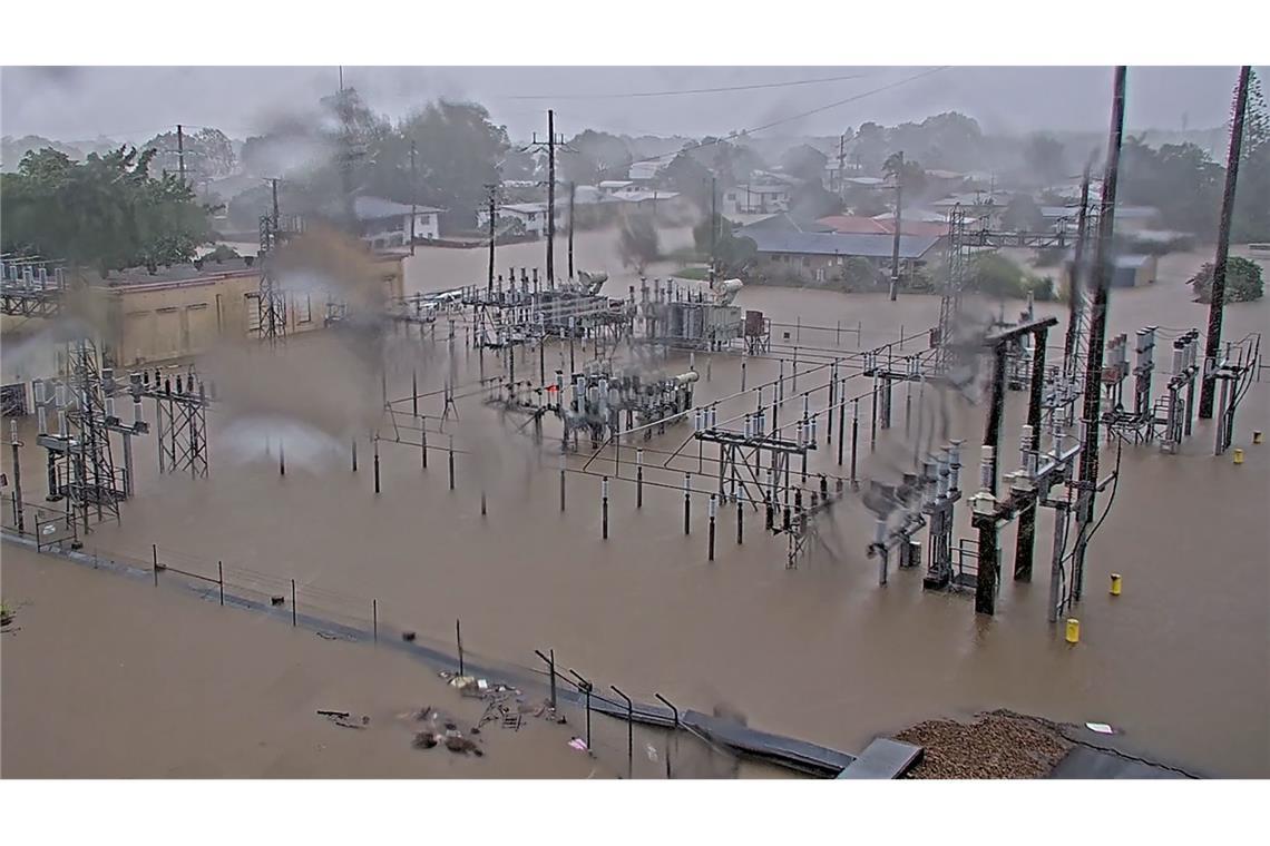 Rekord-Regen in Australien: Hochwasser lockt Krokodile an In vielen Teilen im Norden von Queensland stand das Wasser meterhoch.