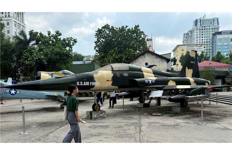In Vietnam sind Relikte des Krieges noch allgegenwärtig - so auch Kampfjets der unterlegenen US Air Force.