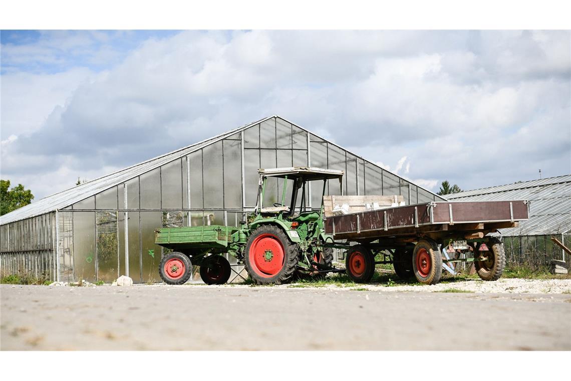 Mann wird von Traktor überrollt und stirbt In Villingen-Schwenningen ist ein Mann bei einem Unfall von einem Traktor überrollt worden und gestorben. (Symbolbild)