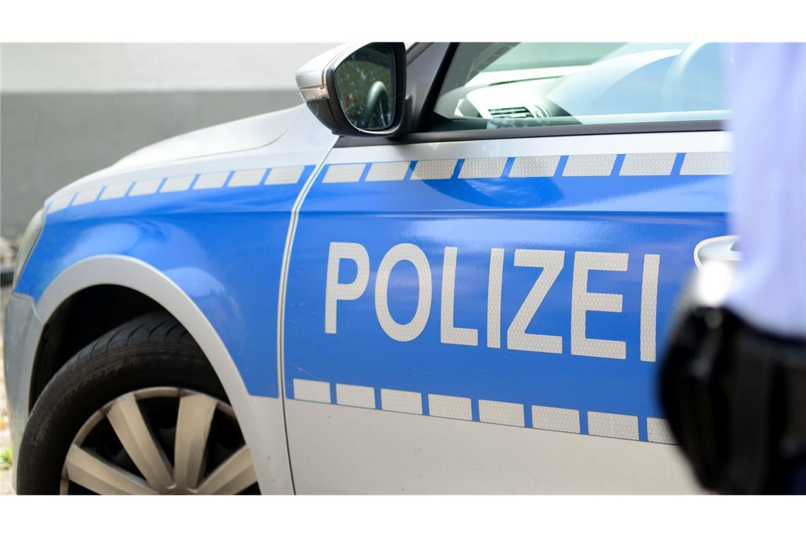 Streit nach Eishockeyspiel eskaliert - zwei Verletzte In Villingen-Schwenningen sollen Mitglieder eines Fanclubs nach einem Eishockeyspiel zwei Männer durch Schläge verletzt haben (Symbolfoto).