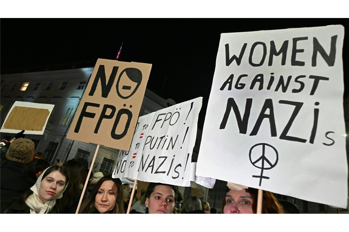 Tausende demonstrieren gegen Rechtsruck in Österreich In Wien gingen viele Menschen auf die Straße.