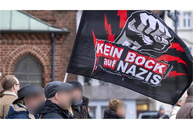 In Würzburg haben nach Stadtangaben rund 500 Menschen aus allen Lagern gegen Rechts demonstriert (Symbolfoto).