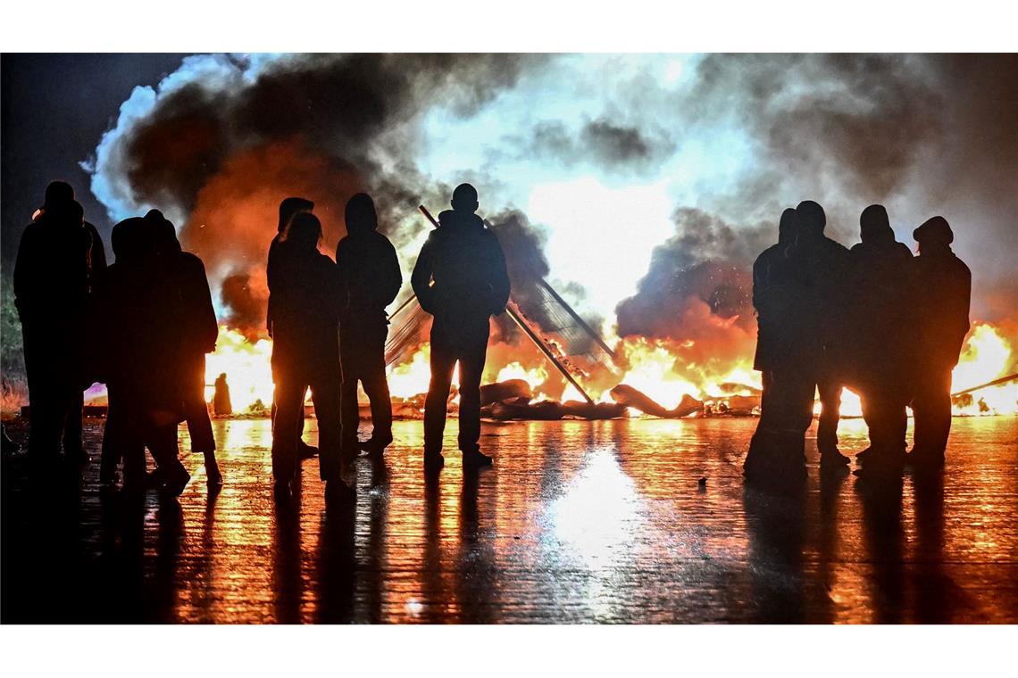 Dutzende Festnahmen bei Protestaktionen um Paris In zahlreichen Städten gibt es Protest.